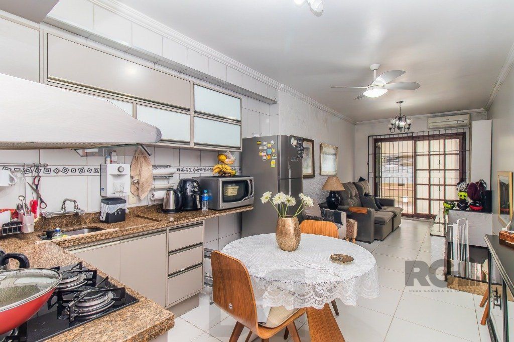 Casa para Venda - 110m², 2 dormitórios, sendo 1 suítes, 2 vagas - Menino Deus — foto 9