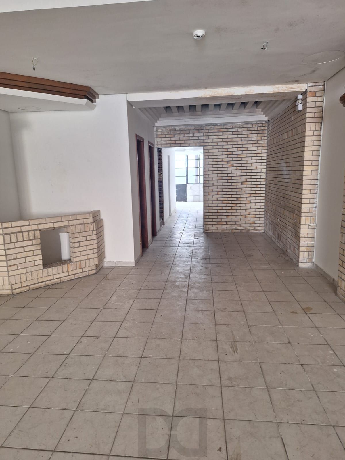 Prédio comercial com 3 andares — foto 8