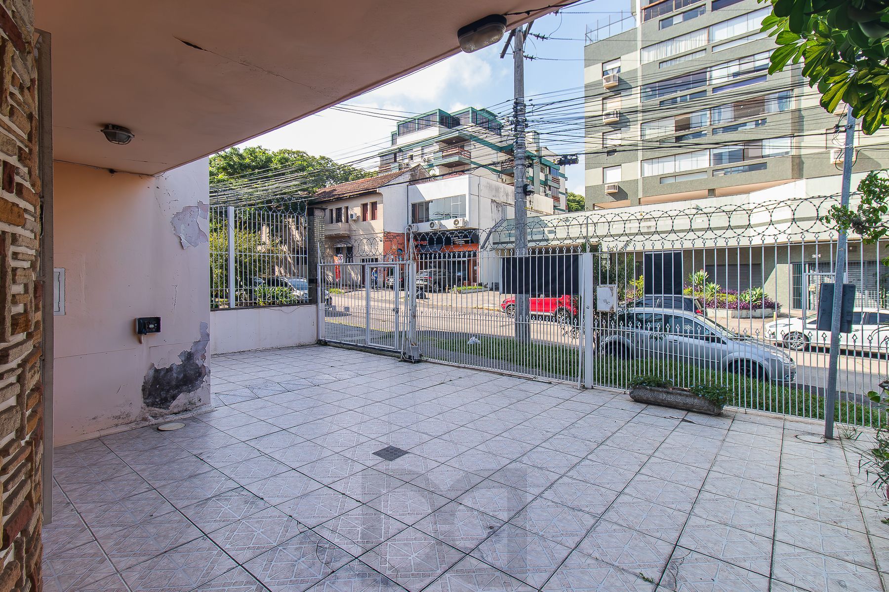 Casa 4 dormitórios - 1 vaga - 330m² Menino Deus — foto 2