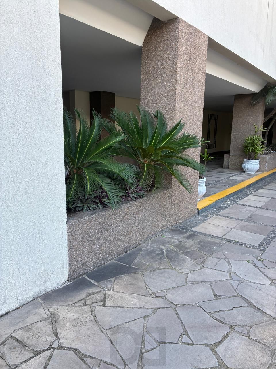 ÓTIMO APARTAMENTO 2 DORMITÓRIOS COM VAGA ESCRITURADA NO MENINO DEUS — foto 90