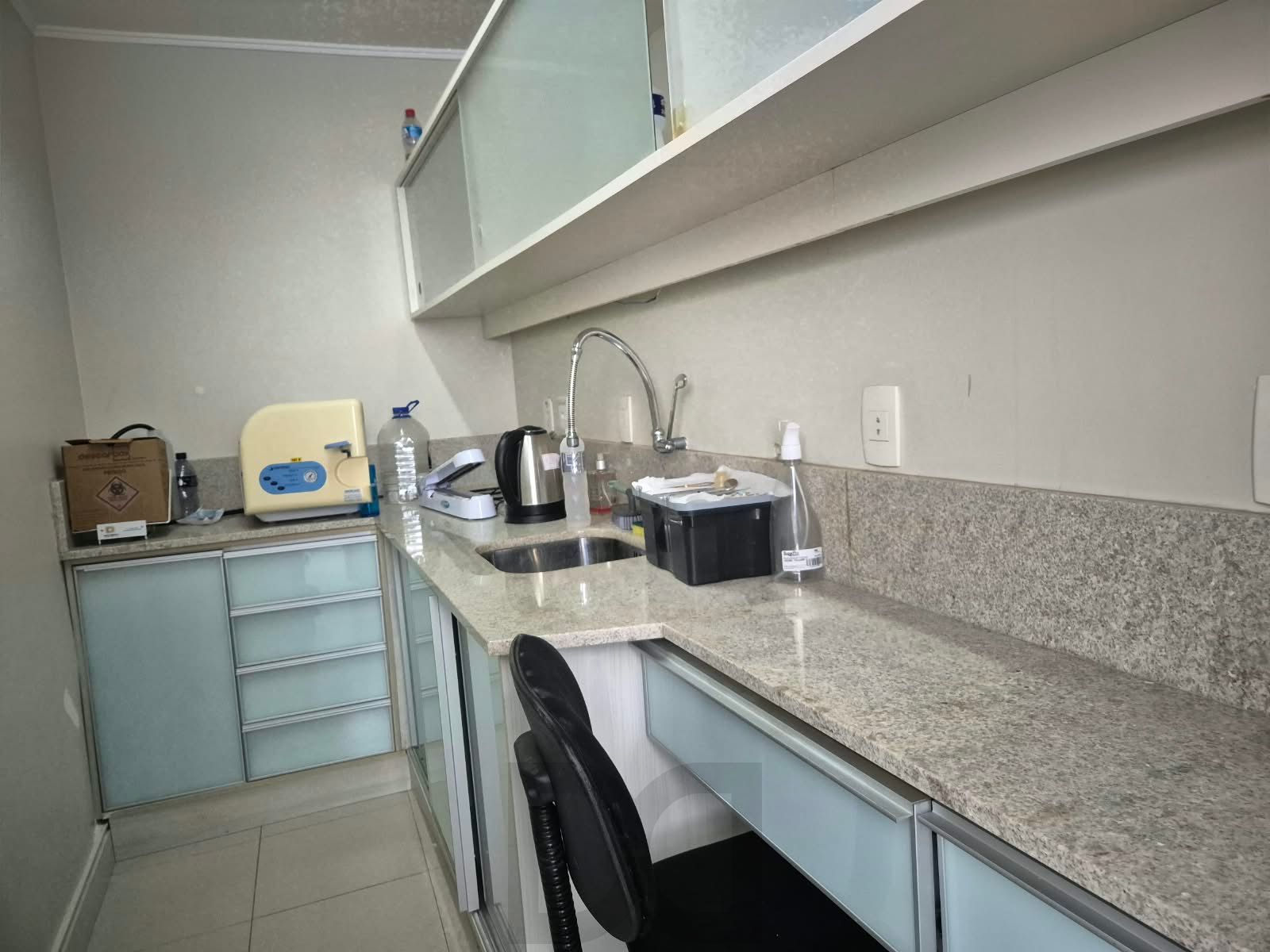 Sala comercial em formato consultório dentário — foto 9