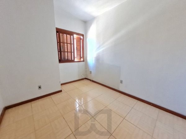 Casa de 3 dormitórios, apenas uma quadra da Av. Edgar Pires de Castro — foto 13
