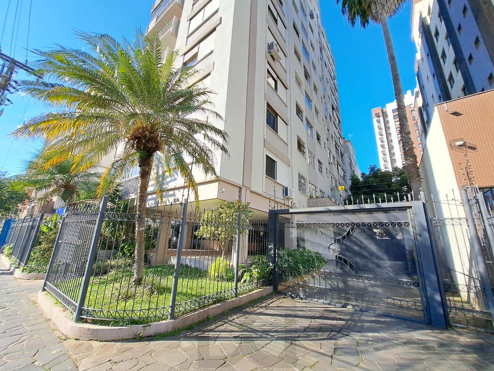 Apartamento 3 dormitórios com vaga na Getúlio Vargas - Menino Deus — foto 3