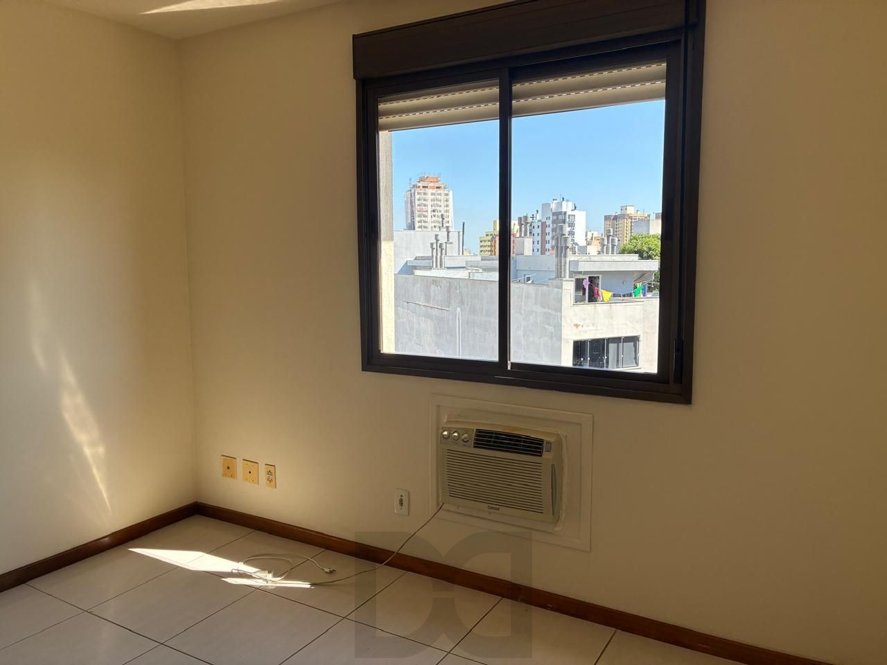 ÓTIMO APARTAMENTO 2 DORMITÓRIOS COM VAGA ESCRITURADA NO MENINO DEUS — foto 37