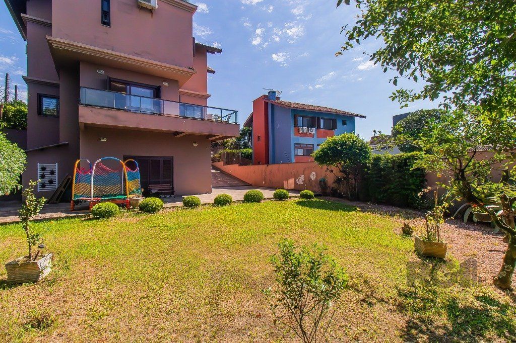 casa - 3 dorms. 2 vagas - 350 m² - Teresópolis — foto 2