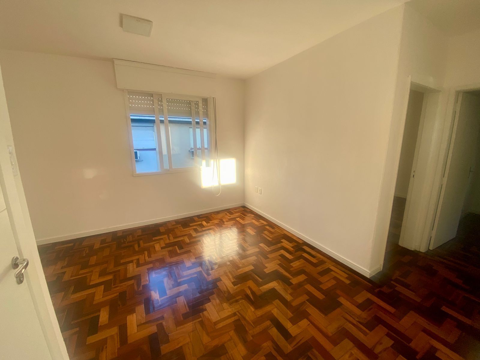 Apartamento 2 dormitórios reformado 50m2 bairro Menino Deus — foto 1