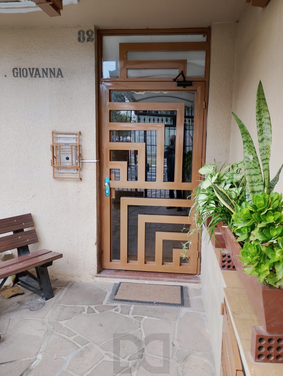 Apartamento Térreo, 02 dormitórios, 60,59m2 área privativa, quiosque com churrasqueira, Menino Deus — foto 2