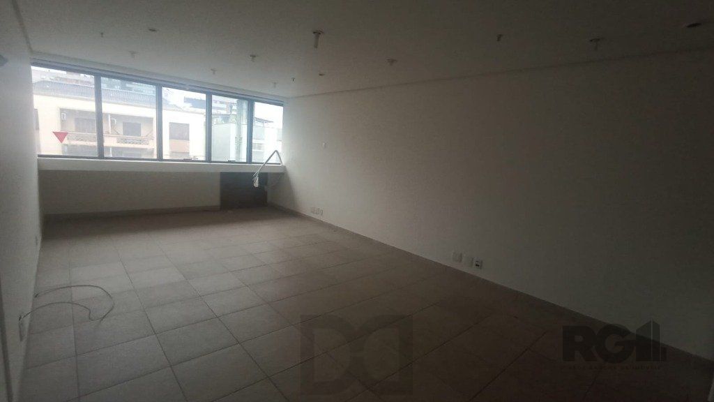 SALA - 41 M² - 1 VAGA - MENINO DEUS — foto 2