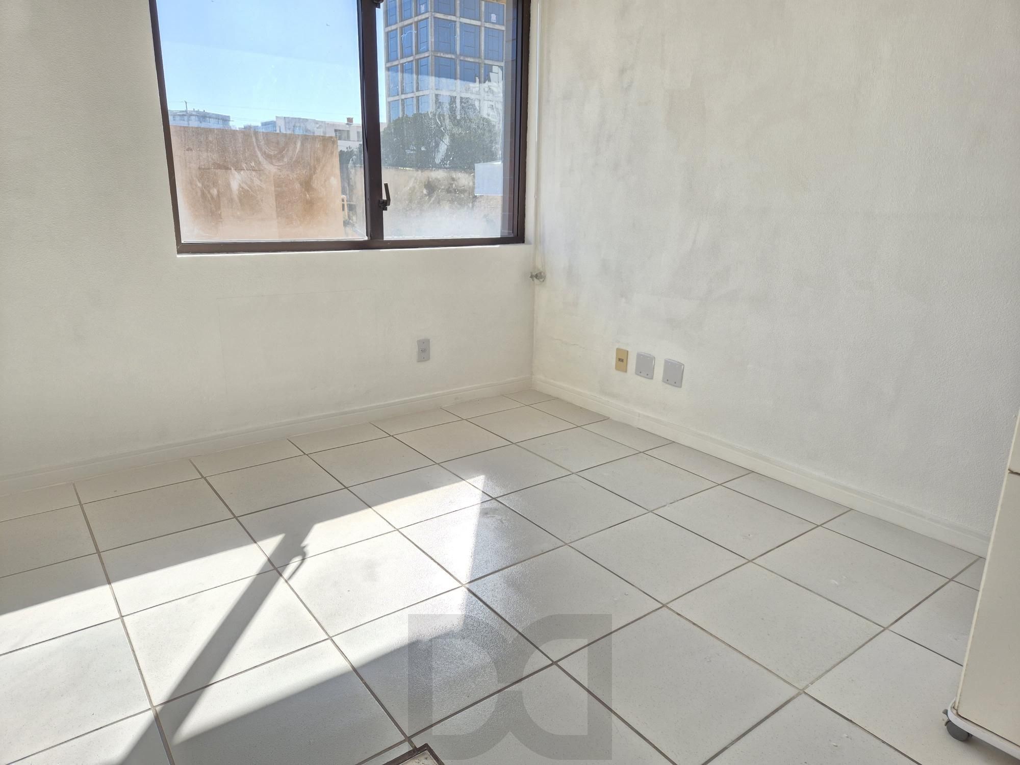 Sala com 6 divisórias e 2 vagas — foto 12