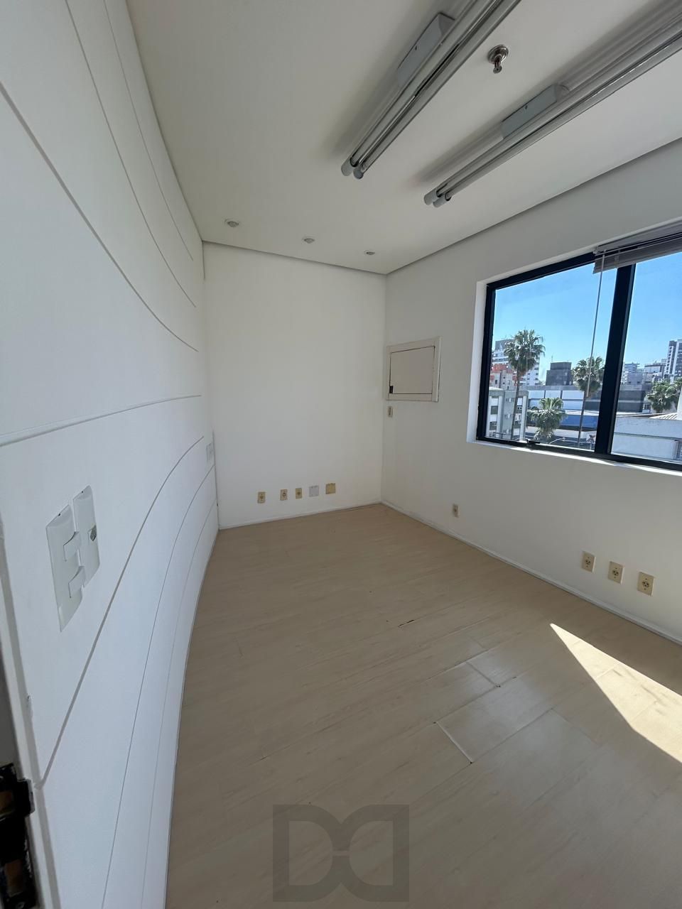 SALA COMERCIAL - 25,81m² - 1 vaga coberta -MENINO DEUS — foto 2