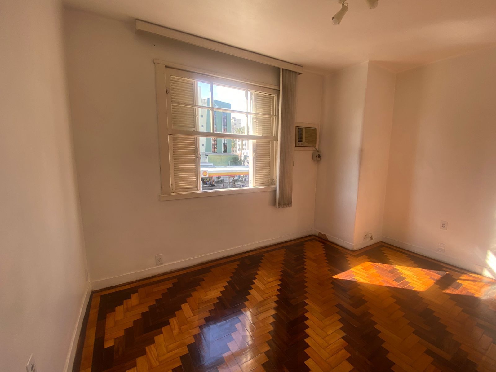 Apartamento 3 dormitórios 2 banheiros e sacada Menino Deus — foto 9