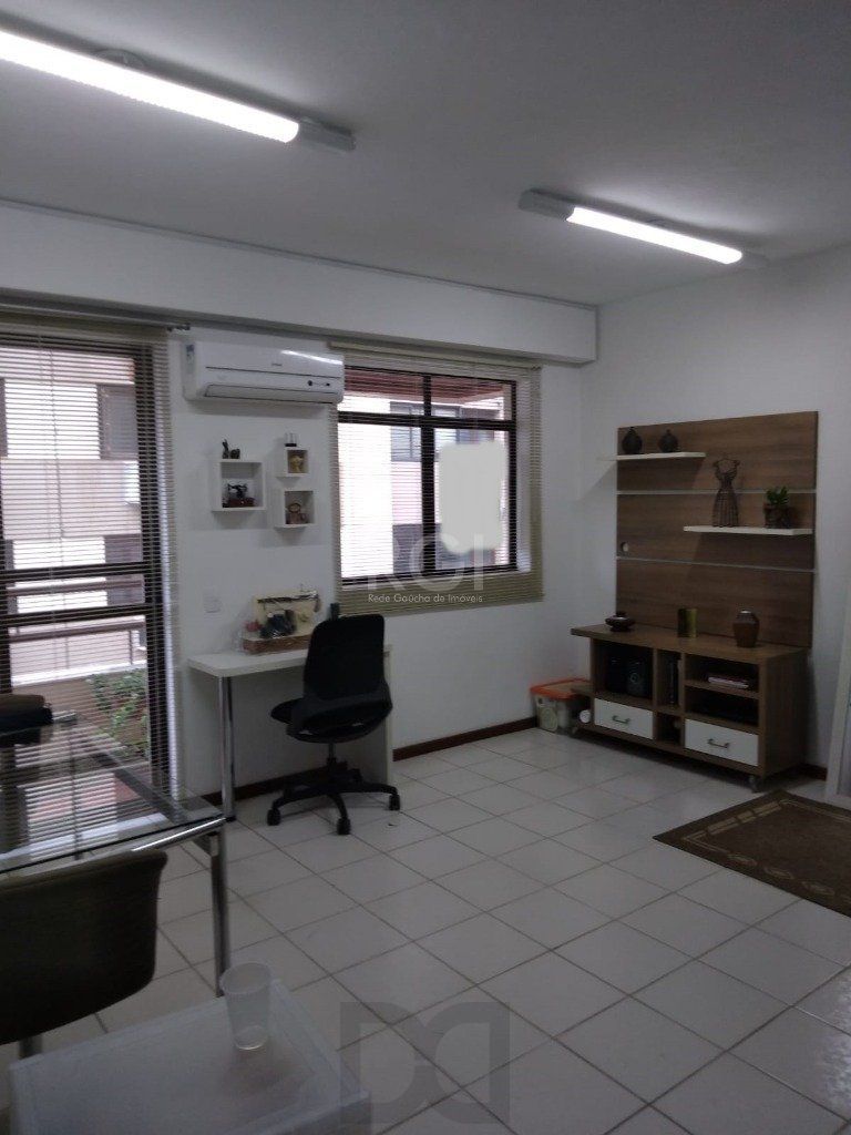 sala - 30,23 m² - Menino Deus — foto 5