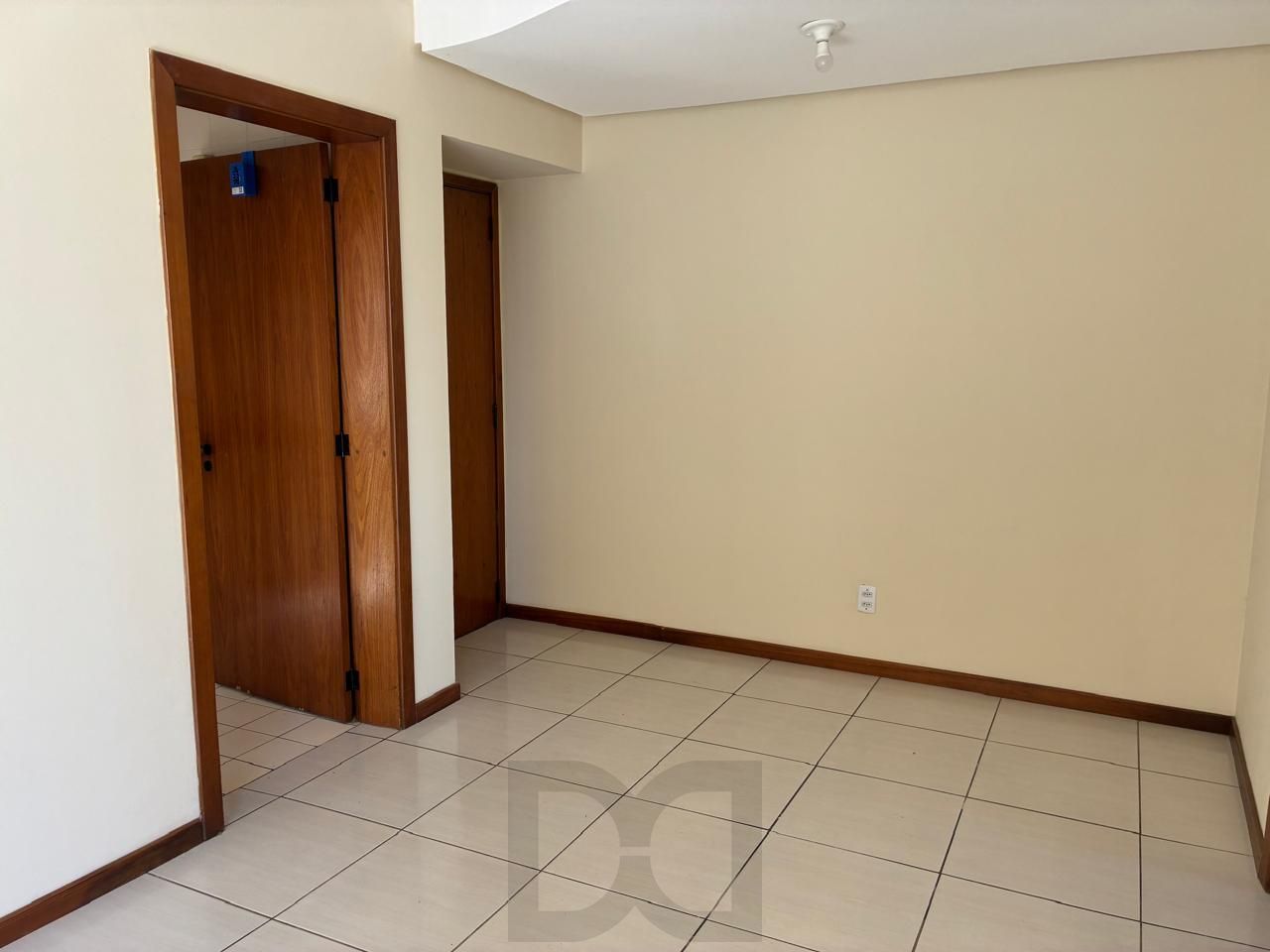 ÓTIMO APARTAMENTO 2 DORMITÓRIOS COM VAGA ESCRITURADA NO MENINO DEUS — foto 12