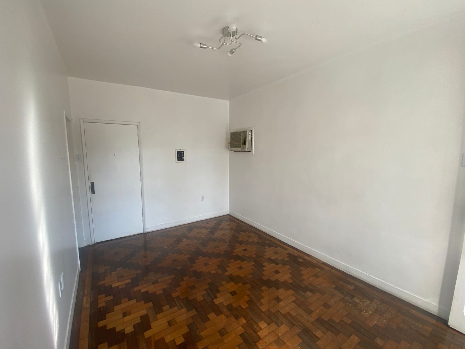 Apartamento 3 dormitórios 2 banheiros e sacada Menino Deus — foto 3