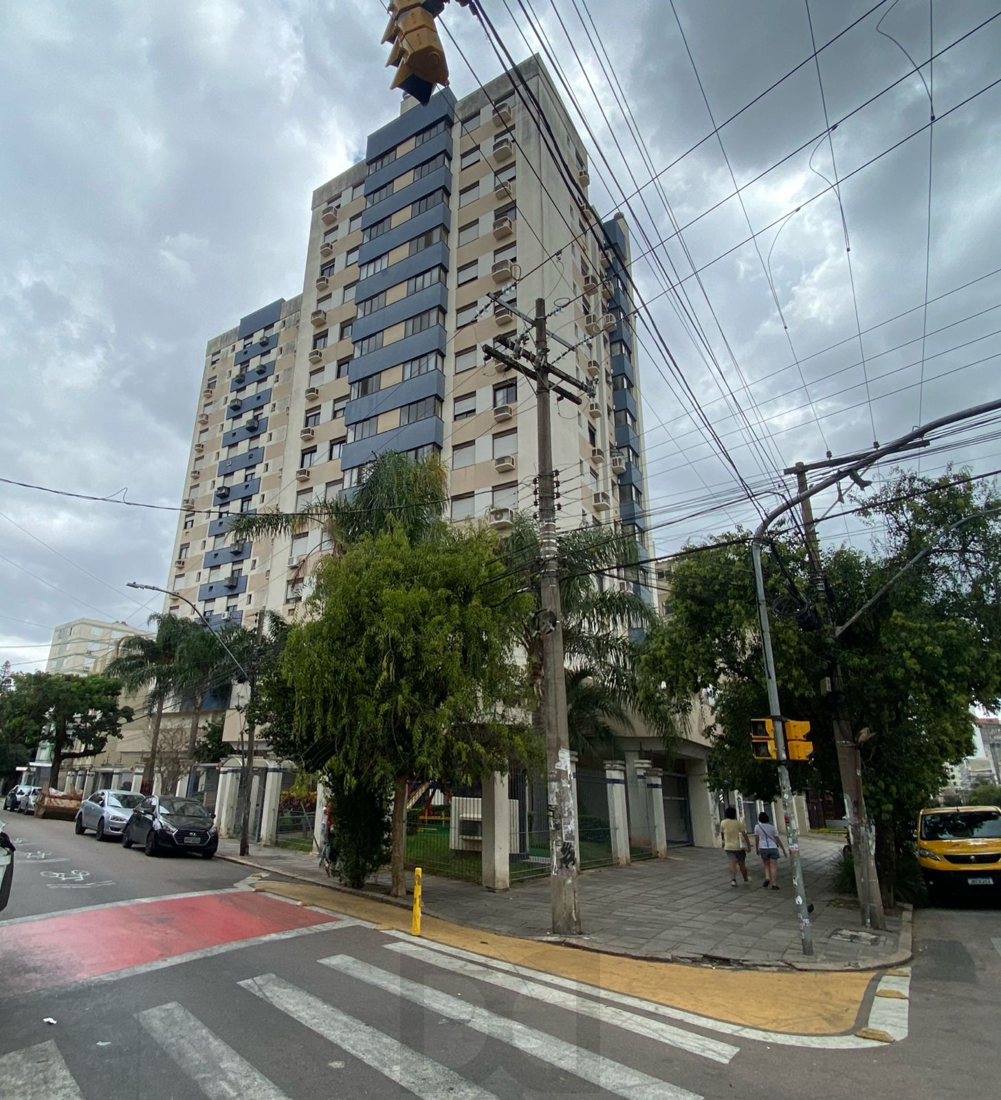 Apartamento 2 dormitórios box, 63m2, cidade baixa — foto 1