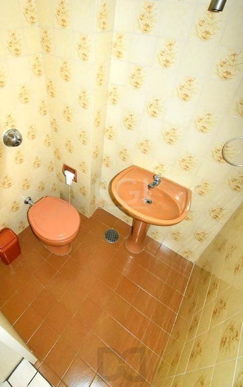 Apartamento de 2 dormitórios, 1 vaga de garagem coberta e escriturada. — foto 7