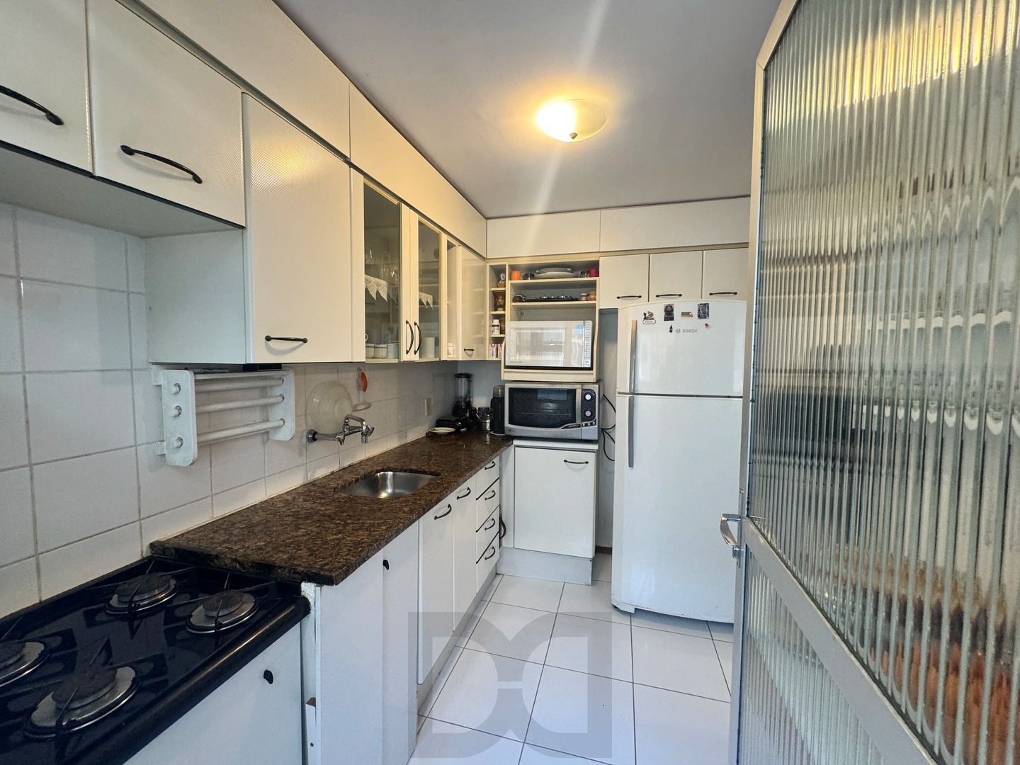 Apartamento dois dormitórios ( uma suíte) garagem/depósito Bairro Menino Deus — foto 29