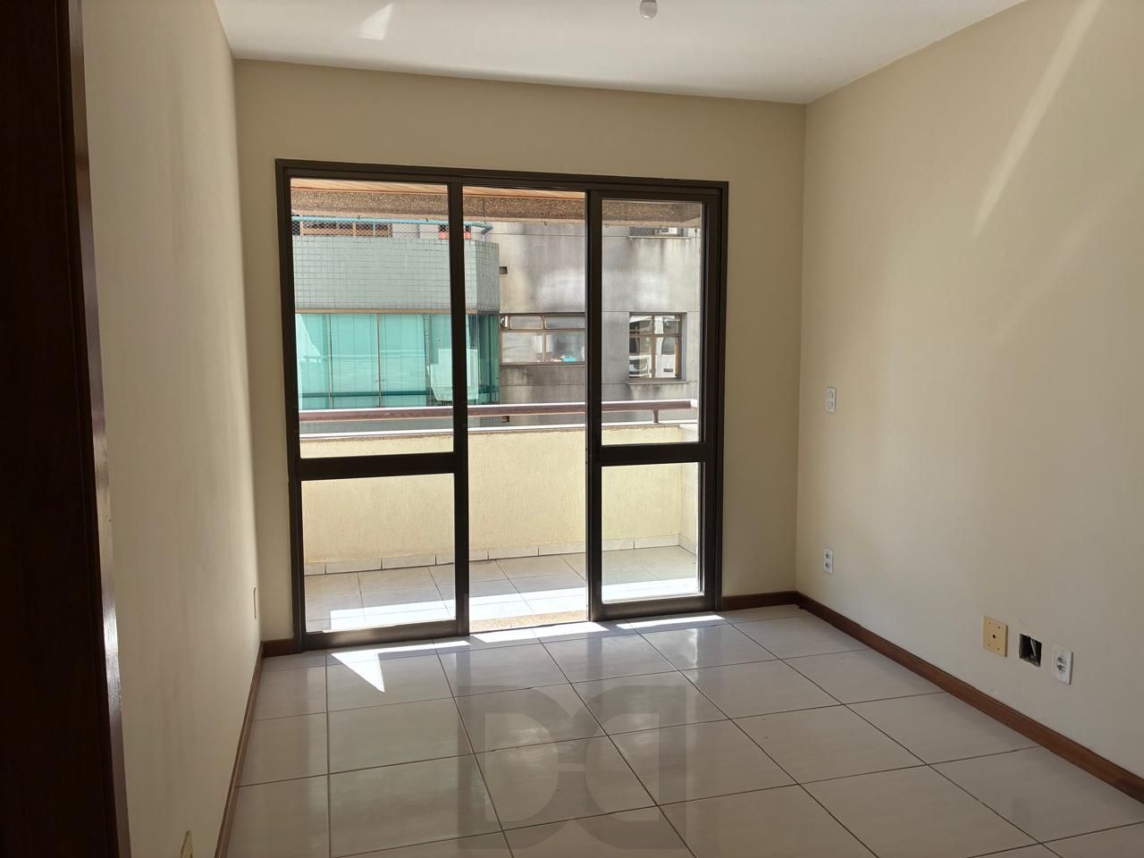 ÓTIMO APARTAMENTO 2 DORMITÓRIOS COM VAGA ESCRITURADA NO MENINO DEUS — foto 1