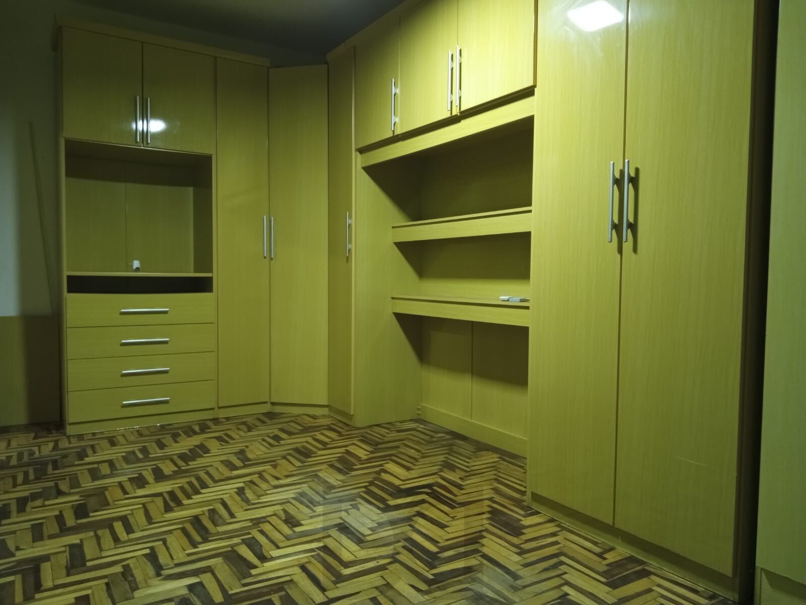 Apartamento um dormitório térreo com terraço lateral — foto 4