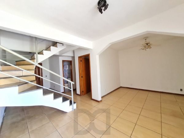 Casa de 3 dormitórios, apenas uma quadra da Av. Edgar Pires de Castro — foto 3