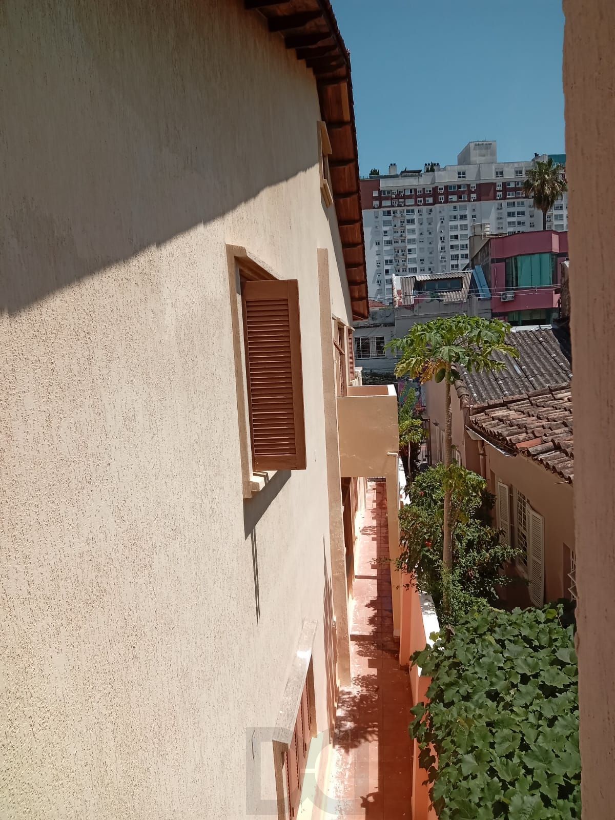 Ótima Casa com 4 Dormitórios no Bairro Cidade Baixa — foto 18