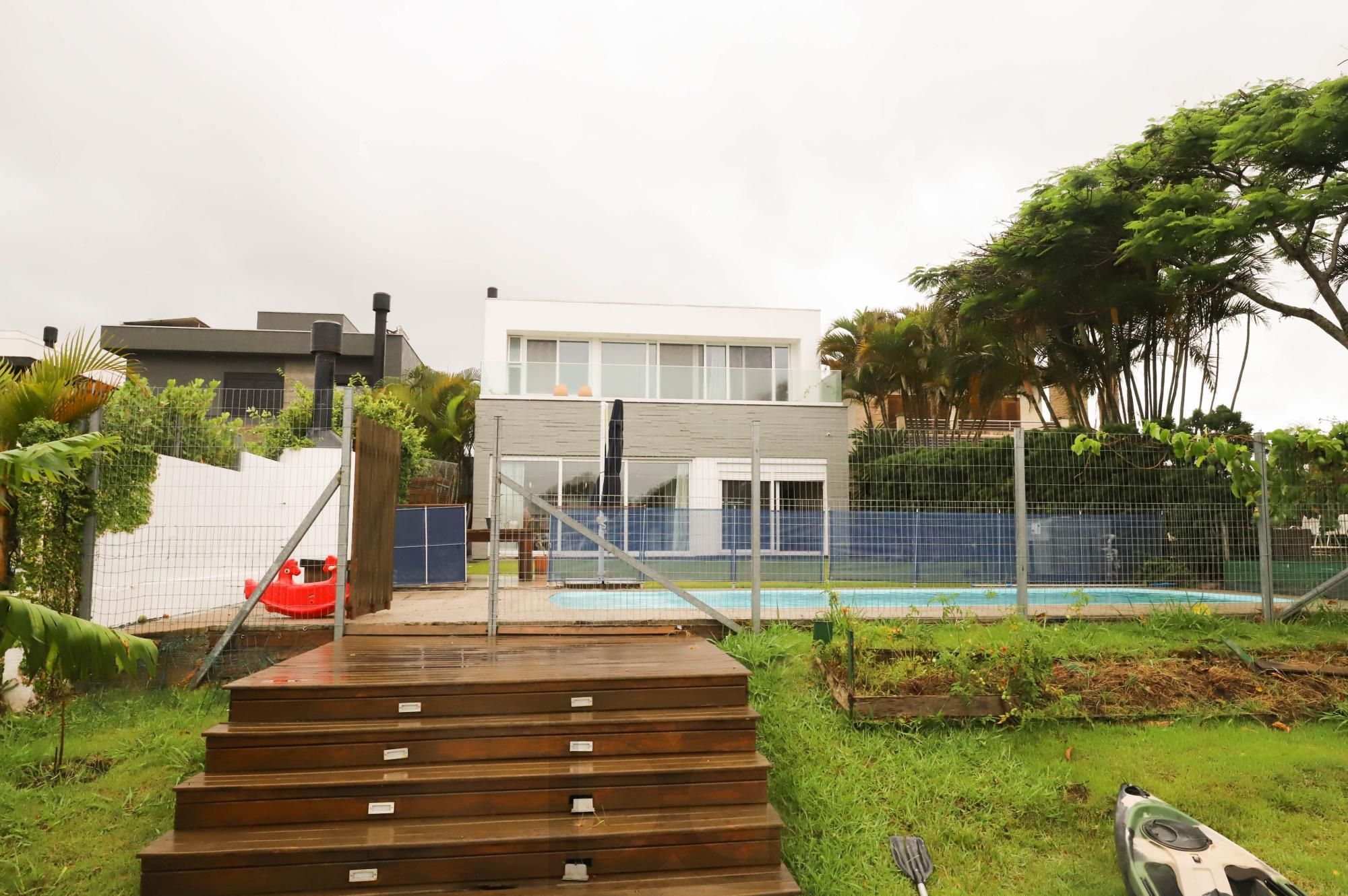 Terraville com 5 suítes — foto 1