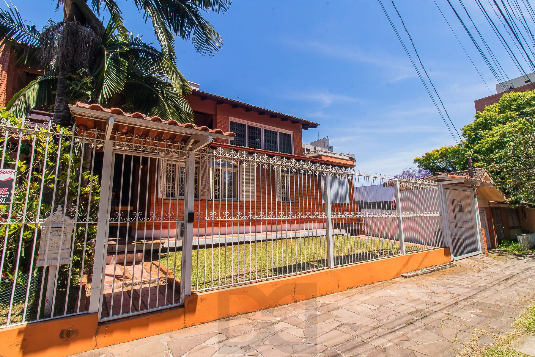Casa com 5 dormitórios e muito mais — foto 1