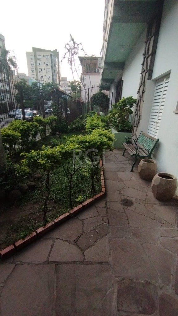 Apartamento de 2 dormitórios, 1 vaga de garagem coberta e escriturada. — foto 14
