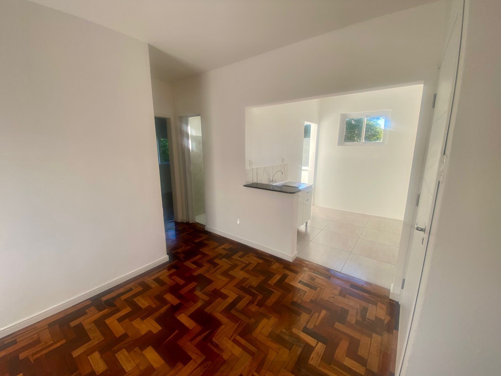 Apartamento 2 dormitórios reformado 50m2 bairro Menino Deus — foto 2