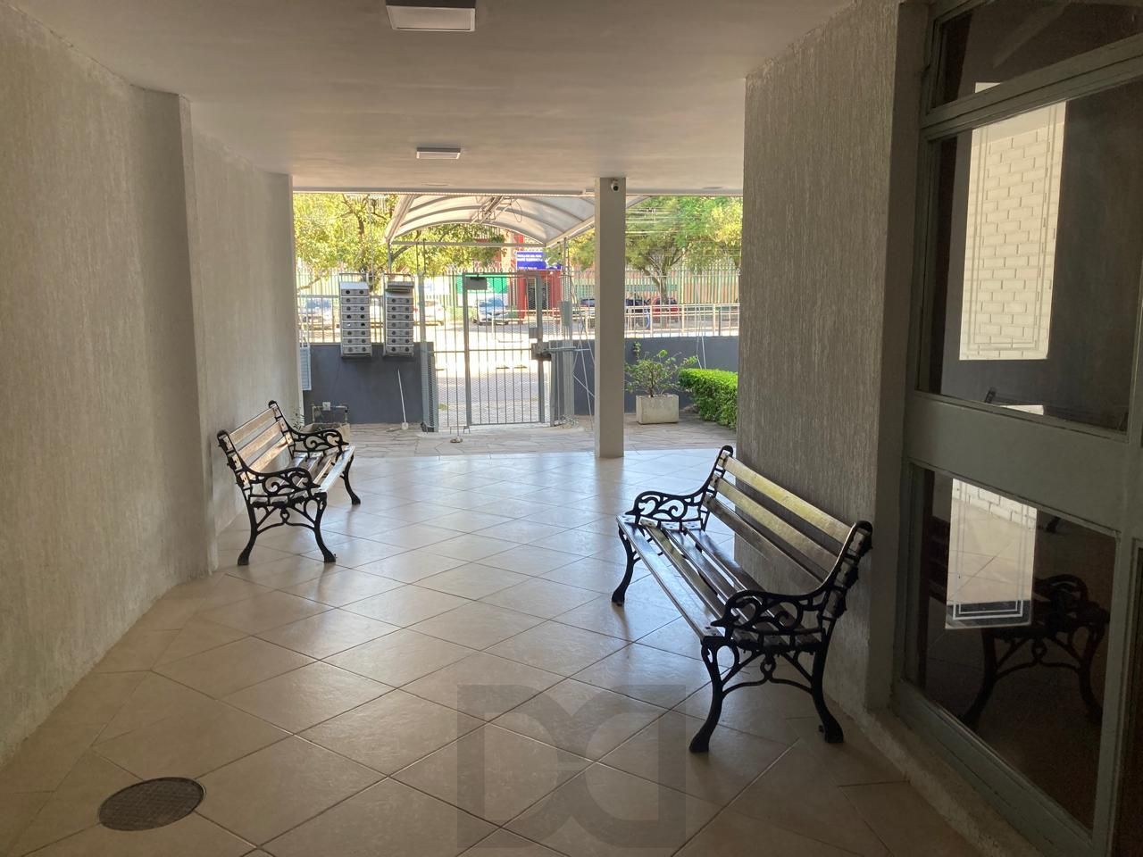 APARTAMENTO 2 DORMITÓRIOS, 60 m2, PRÓXIMO AO ANTIGO ESTÁDIO DO GRÊMIO — foto 1