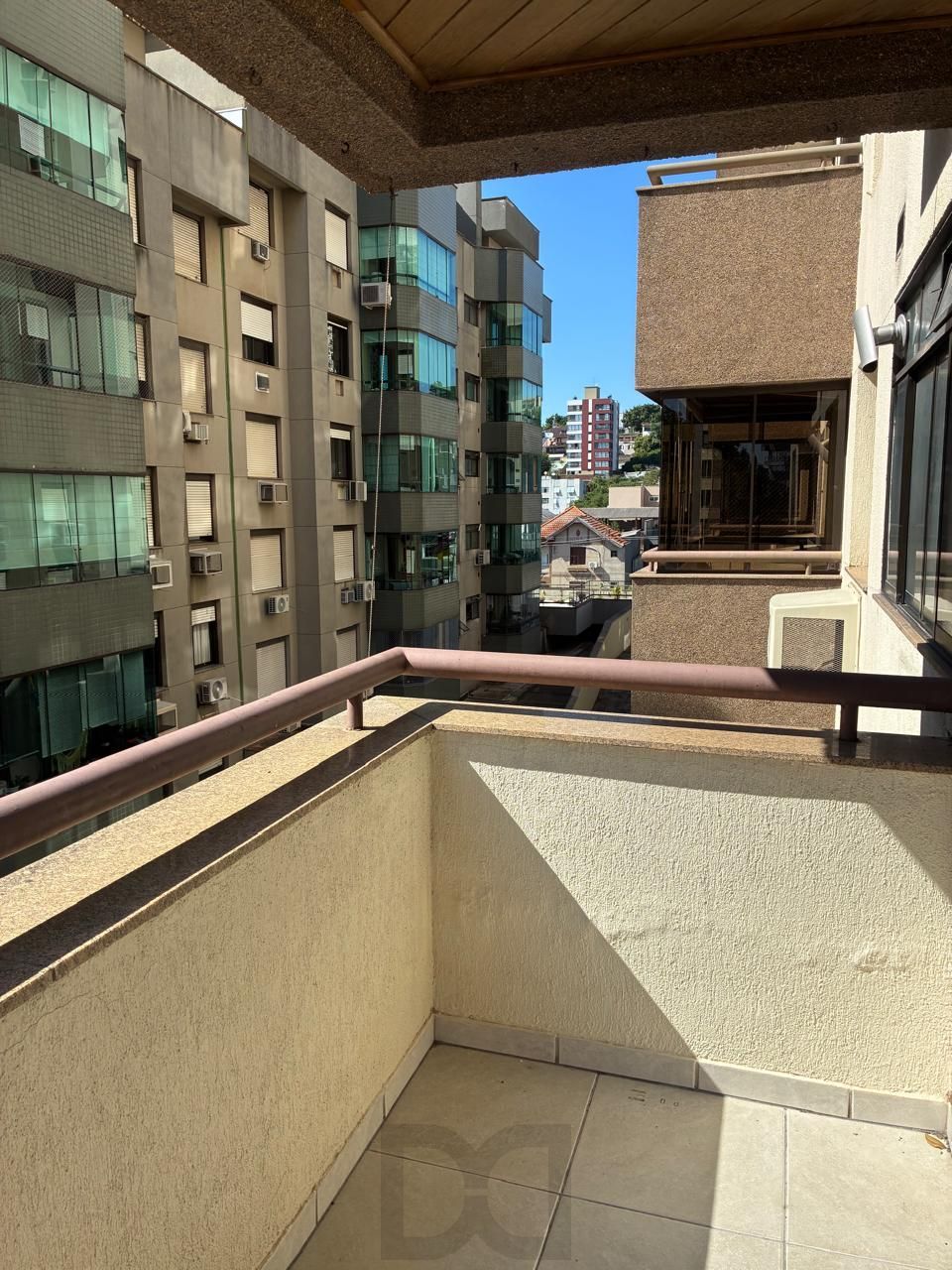 ÓTIMO APARTAMENTO 2 DORMITÓRIOS COM VAGA ESCRITURADA NO MENINO DEUS — foto 14