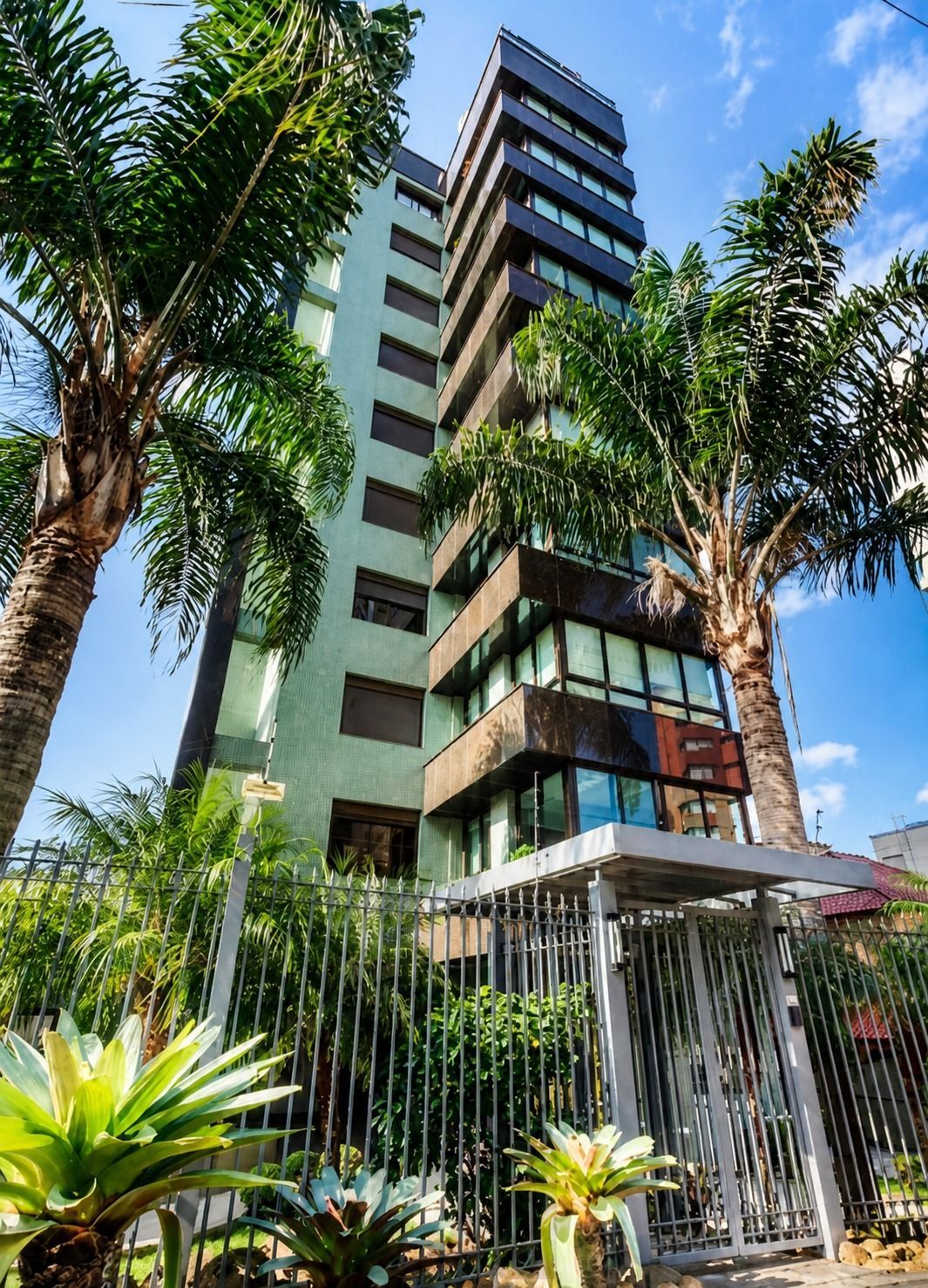 Apartamento 3 dorm sendo 2 suites, 2 vagas bairro Três Figueiras — foto 1