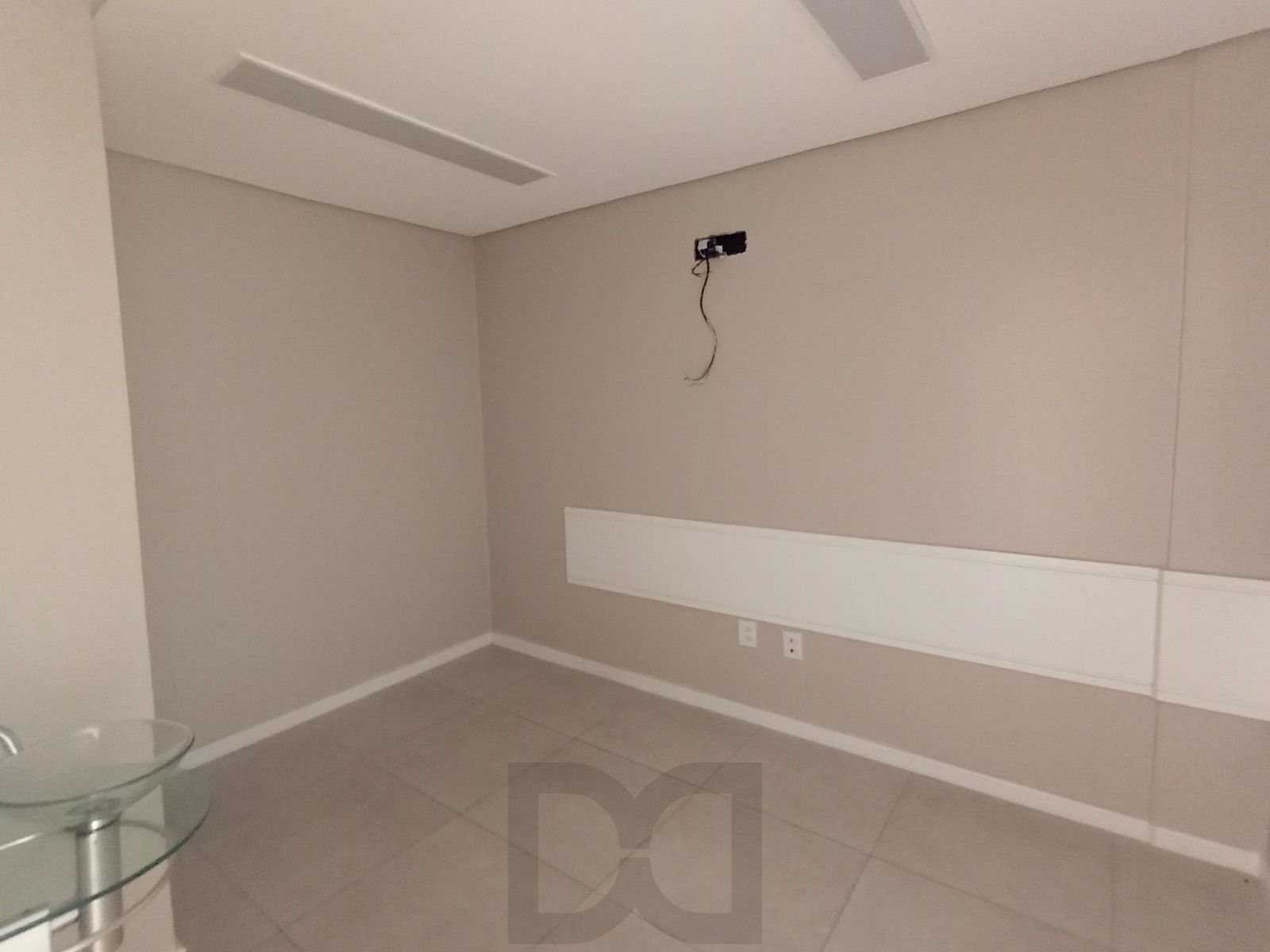 Excelente Sala (dividida em 2 ambientes) no coração do Menino Deus!! Toda estrutura por apenas R$ 170.000,00!! — foto 7
