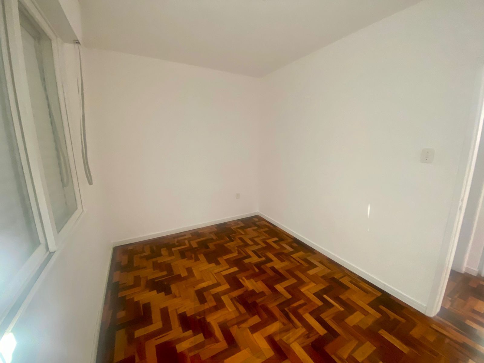 Apartamento 2 dormitórios reformado 50m2 bairro Menino Deus — foto 4