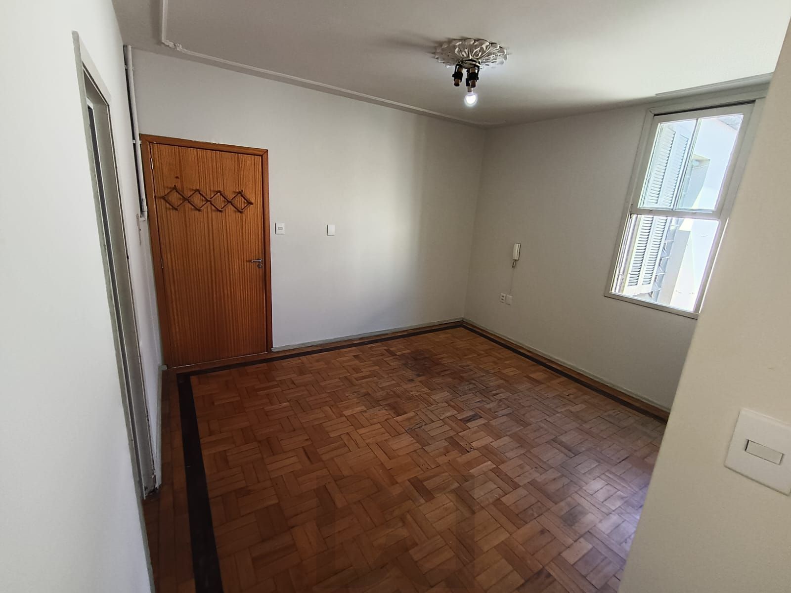 Apartamento 2 dormitórios- Menino Deus. — foto 2