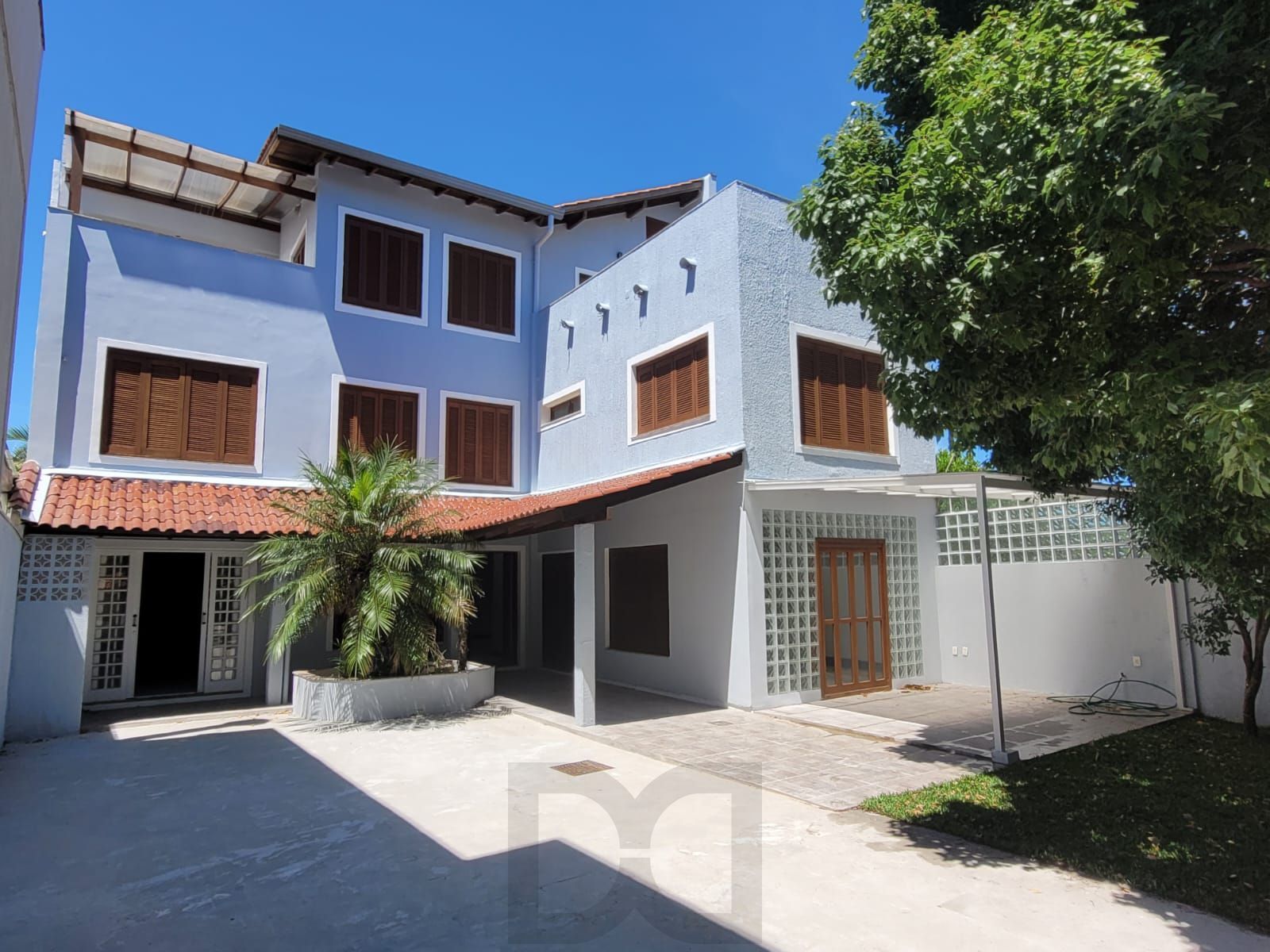 Casa no bairro Ipanema com 291 m² de área privativa e 8 garagens — foto 1