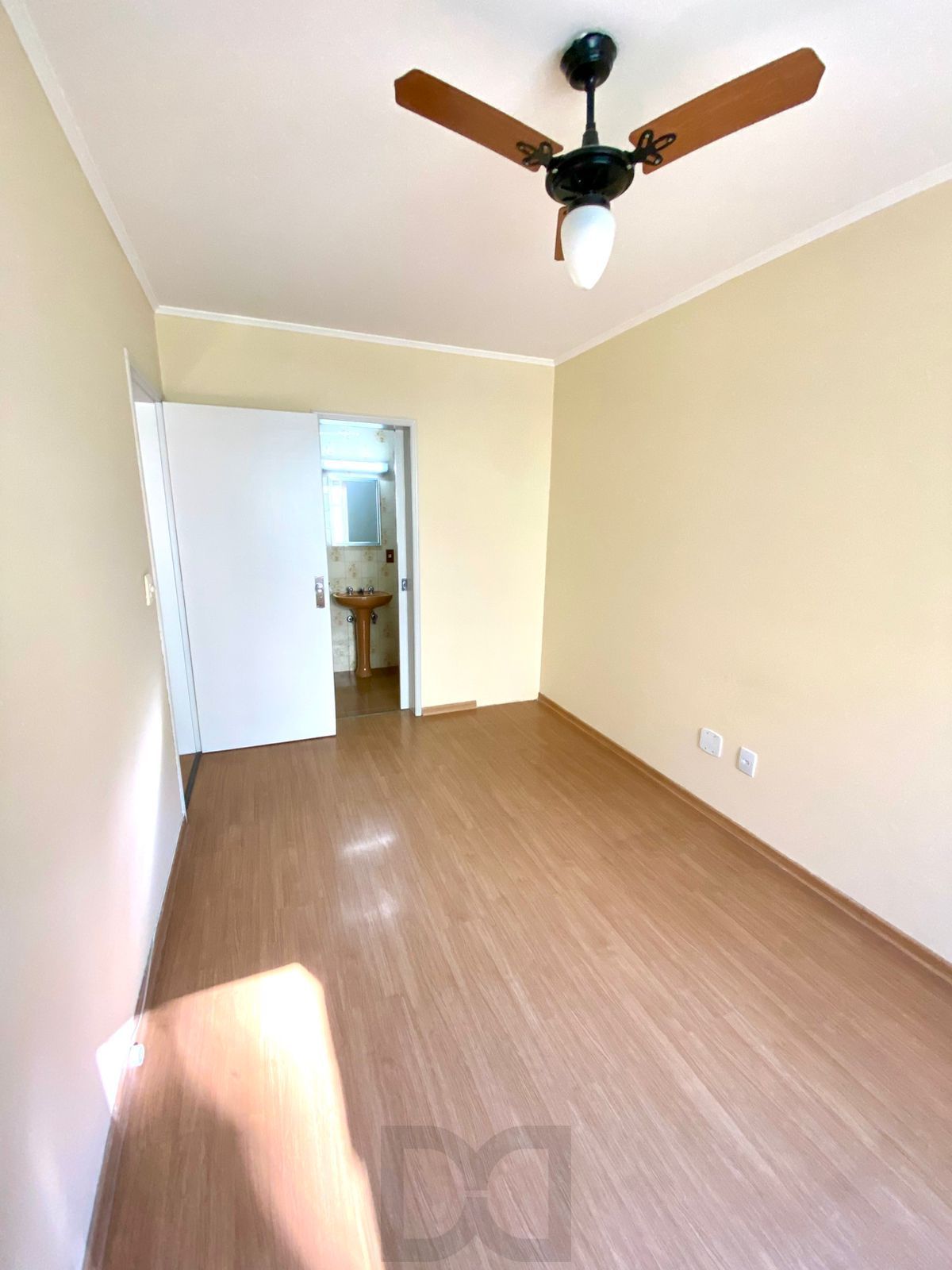Apartamento1 dormitório, patio, vaga de garagem predio com elevador Menino Deus — foto 5