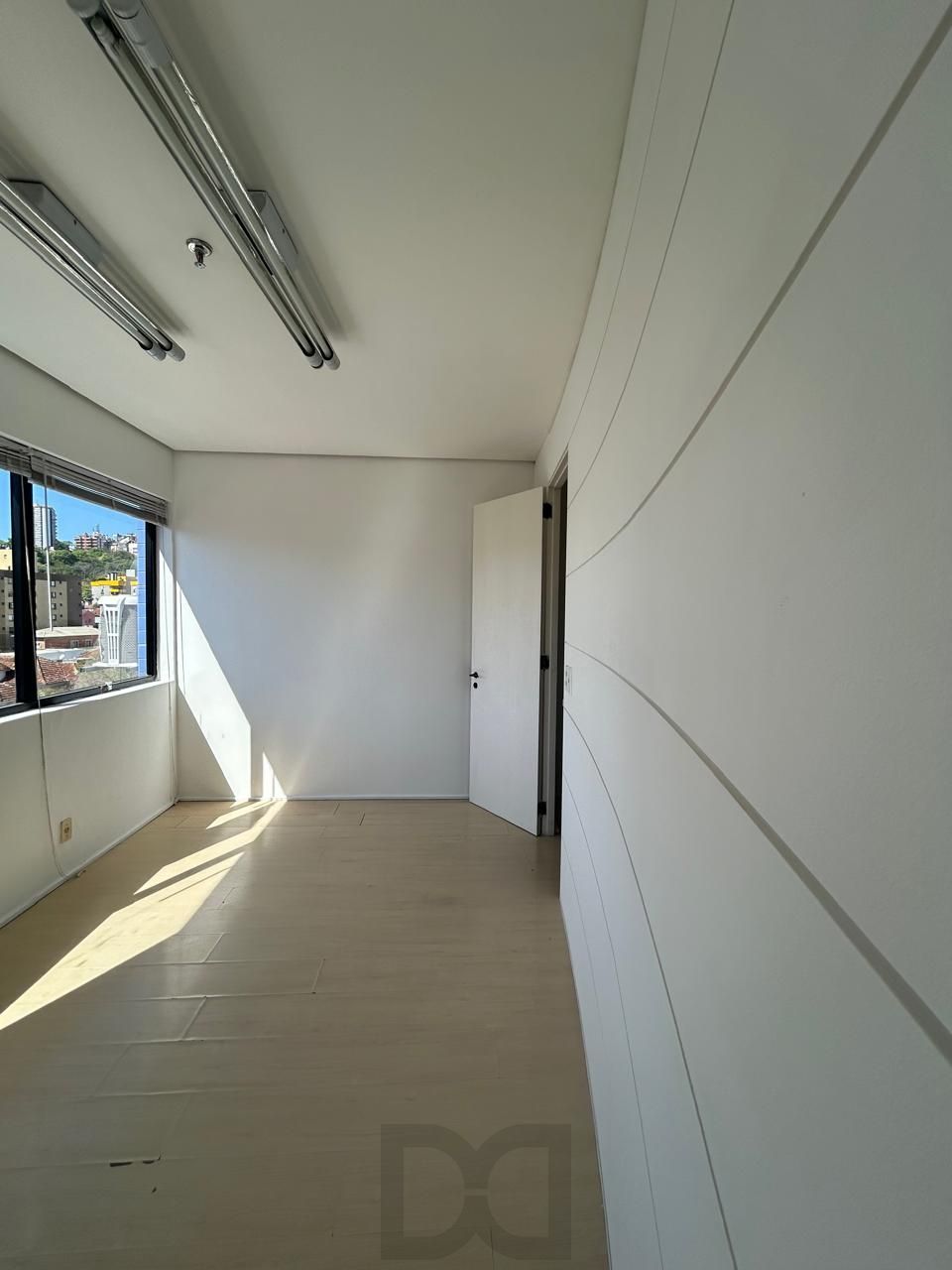 SALA COMERCIAL - 25,81m² - 1 vaga coberta -MENINO DEUS — foto 1