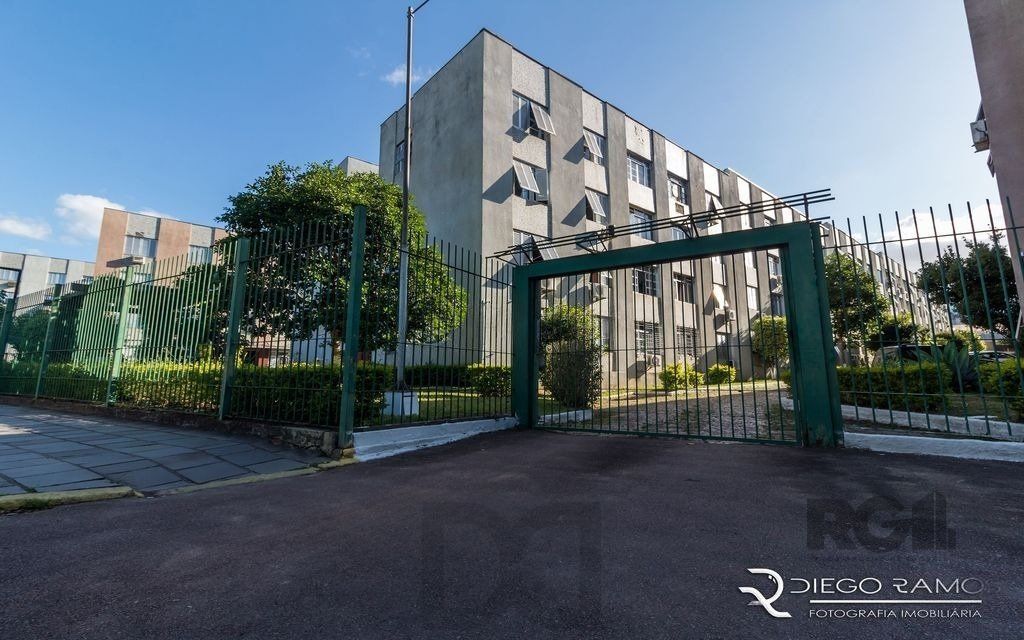 Apto 2 dorm, reformado, no  Menino Deus — foto 3