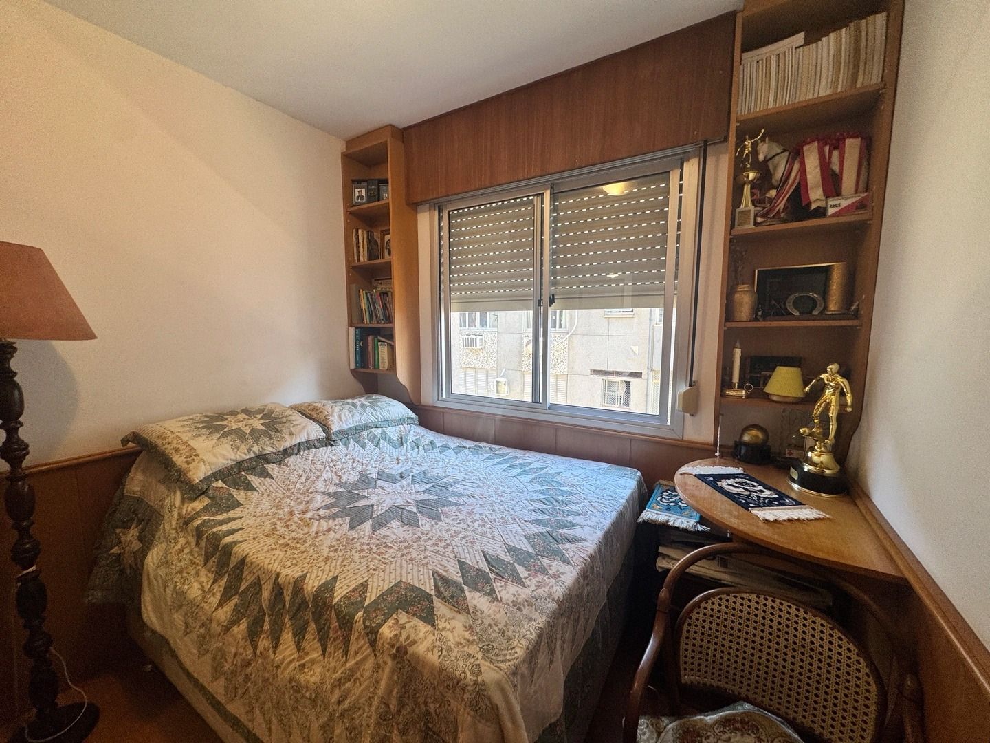 Apartamento dois dormitórios ( uma suíte) garagem/depósito Bairro Menino Deus — foto 12