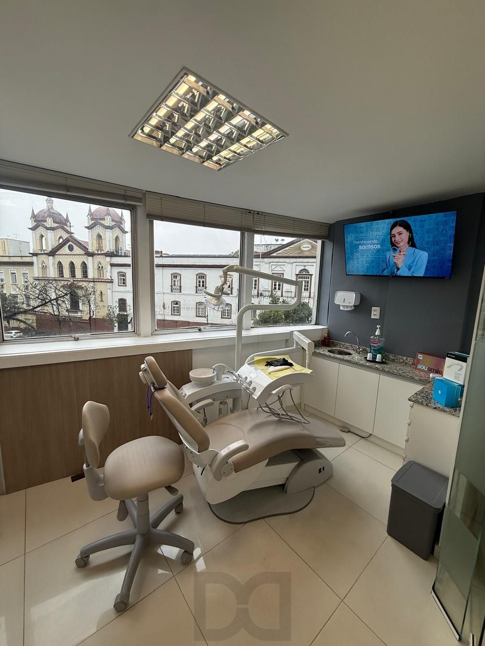 EXCELENTE SALA NO CENTRO DE PORTO ALEGRE COM VAGA PRÓXIMO A SANTA CASA — foto 2