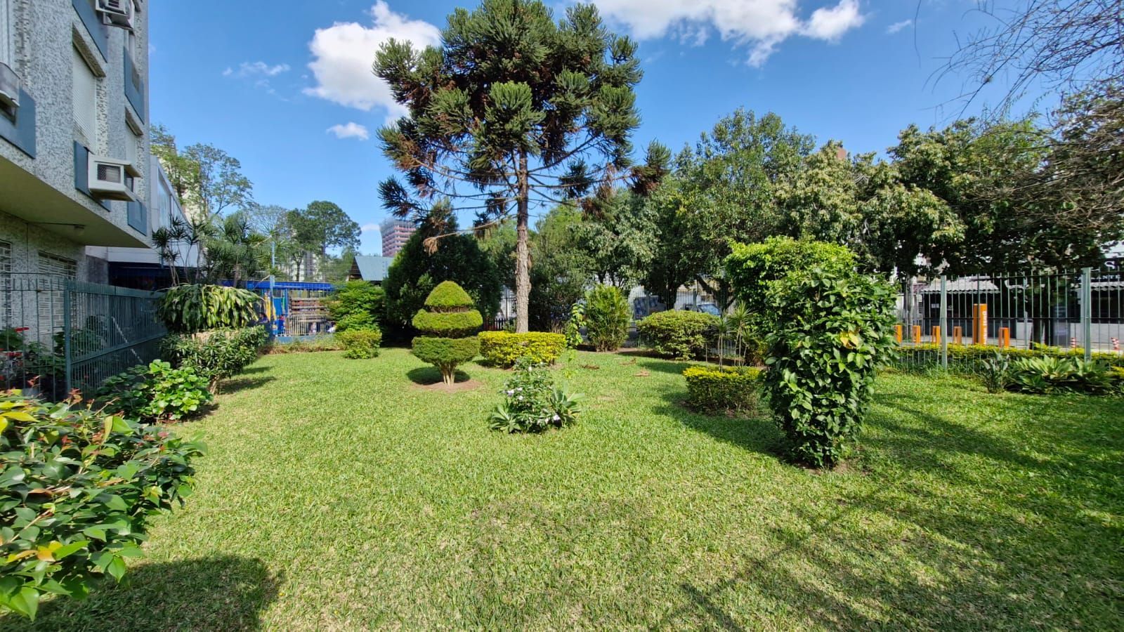 Apartamento no Menino Deus com 2 dormitórios e dependência de empregada com banheiro — foto 20