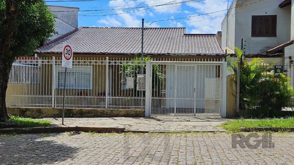 Casa 3 dormitórios, 5 vagas, 155 m² área construída, terreno 300m², Nonoai. — foto 1