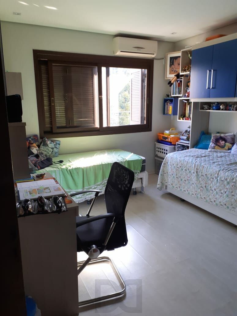 Casa quatro dormitórios ( 1 suíte) garagem ( 2 carros) — foto 8