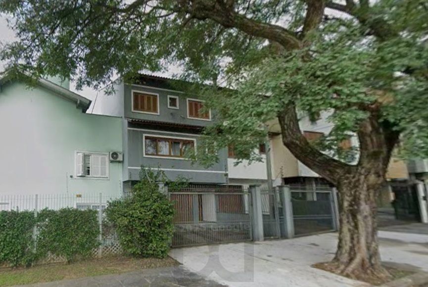 LINDO SOBRADO NO JARDIM PLANALTO COM E DORMITÓRIOS E SUÍTE — foto 1