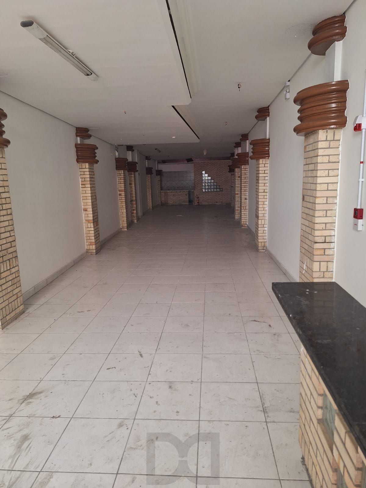 Prédio comercial com 3 andares — foto 16