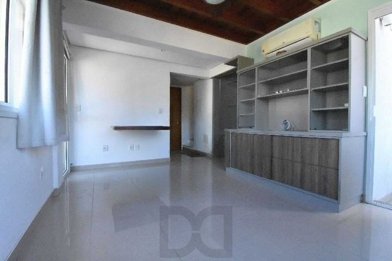 APARTAMENTO 2 DORMITÓRIOS COM 1 VAGA E SACADA COM CHURRASQUEIRA — foto 4