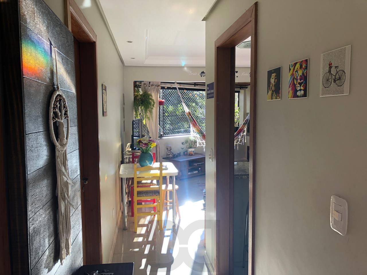Um dormitório com lareira, churrasqueira e vaga — foto 3