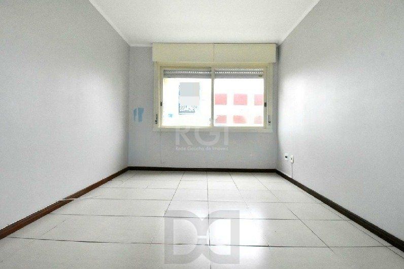 Apartamento de 2 dormitórios, 1 vaga de garagem coberta e escriturada. — foto 5
