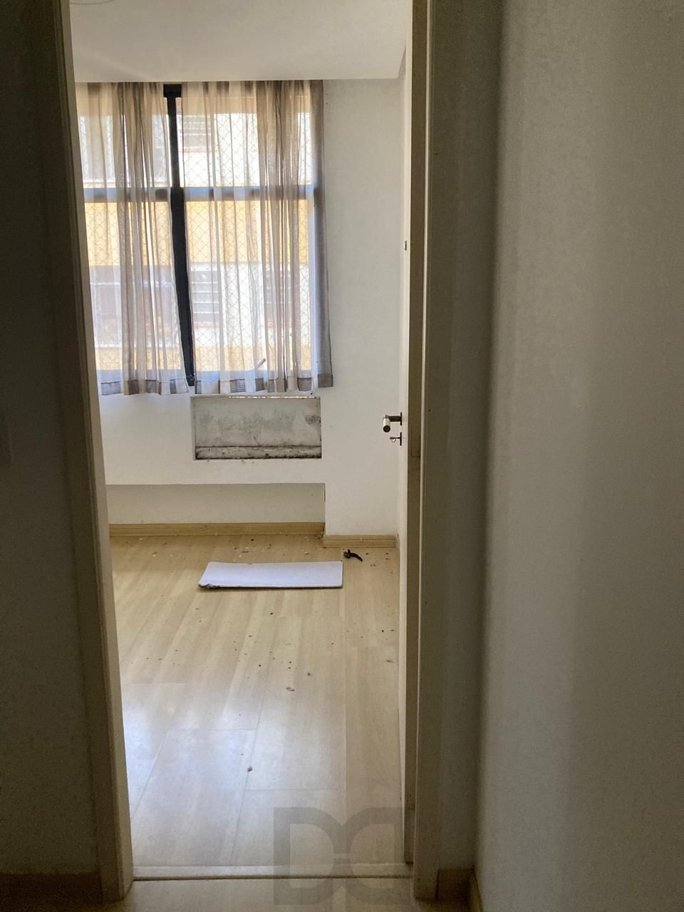 ÓTIMA SALA COM 37 METROS PRIVATIVOS E BOX ESCRITURADO — foto 6